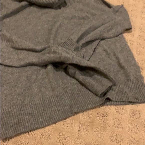 Cropped gray turtleneck - Picture 4 of 4